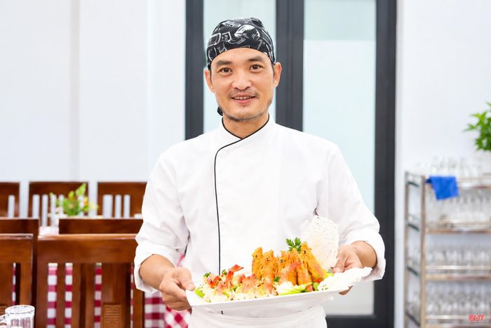 Đầu bếp Nguyễn Đức Thành - giảng viên Trường Cao đẳng Nguyễn Du, Hà Tĩnh.