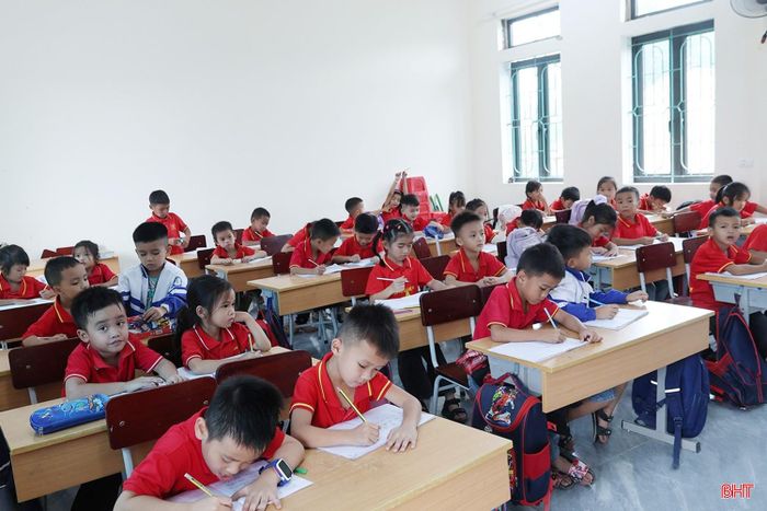 Sau hơn 1 năm thực hiện mô hình chính quyền địa phương 2 cấp, lĩnh vực giáo dục - đào tạo ở Hà Tĩnh tiếp tục đạt nhiều kết quả nổi bật.