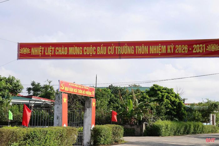 Các địa điểm tổ chức bầu cử trưởng thôn ở xã Yên Hòa được trang hoàng rực rỡ, tạo không khí vui tươi, phấn khởi trong ngày hội.