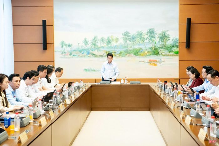 Toàn cảnh phiên thảo luận tổ sáng 24/10.