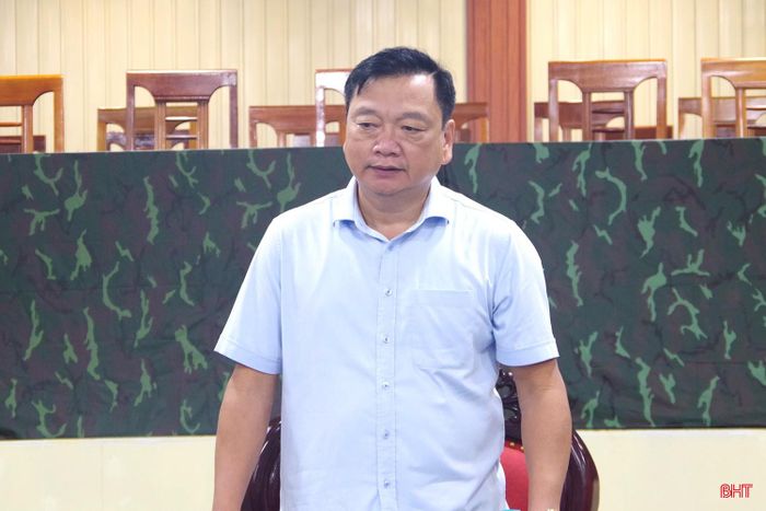 Đồng chí Hồ Huy Thành - Phó Chủ tịch UBND phát biểu tại cuộc họp.
