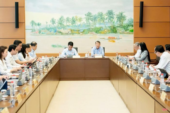 Toàn cảnh phiên thảo luận tổ chiều 24/10.