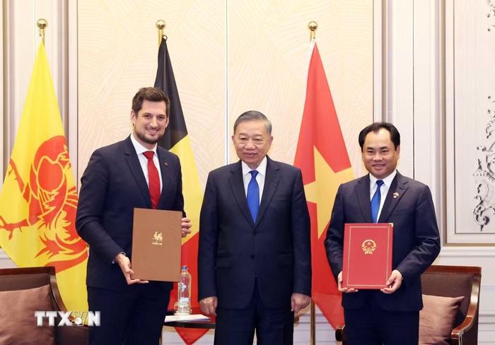 Tổng Bí thư, Chủ tịch nước Tô Lâm chứng kiến lễ trao biên bản ghi nhớ hợp tác giữa Bộ Nông nghiệp và Môi trường và chính quyền Wallonie về nông nghiệp, quản lý tài nguyên và bảo vệ môi trường. (Ảnh: Thống Nhất/TTXVN)