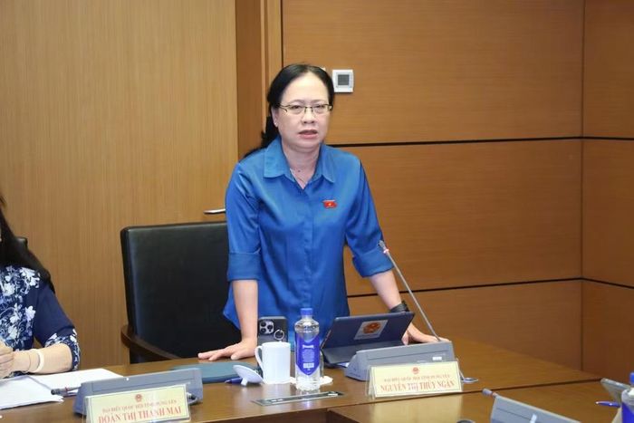 Đại biểu Nguyễn Thị Thúy Ngần dẫn chứng số liệu thực tế, chất thải thực phẩm chiếm trên 50% lượng rác thải rắn sinh hoạt nhưng năng lực xử lý thành phân hữu cơ chỉ đáp ứng gần 13%. (Ảnh: QH)