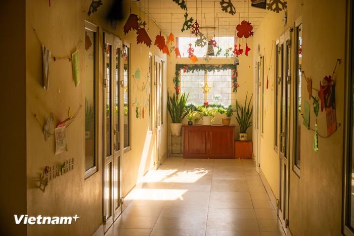 Đó cũng là lý do Cung Thiếu nhi được nhiều người gọi bằng cái tên thân thương 'ngôi nhà tuổi thơ.' Nơi đây không chỉ góp phần phát hiện, bồi dưỡng năng khiếu mà còn tạo ra những trải nghiệm góp phần định hình tuổi thơ của nhiều thế hệ trẻ em Hà Nội. (Ảnh: Minh Sơn/Vietnam+)