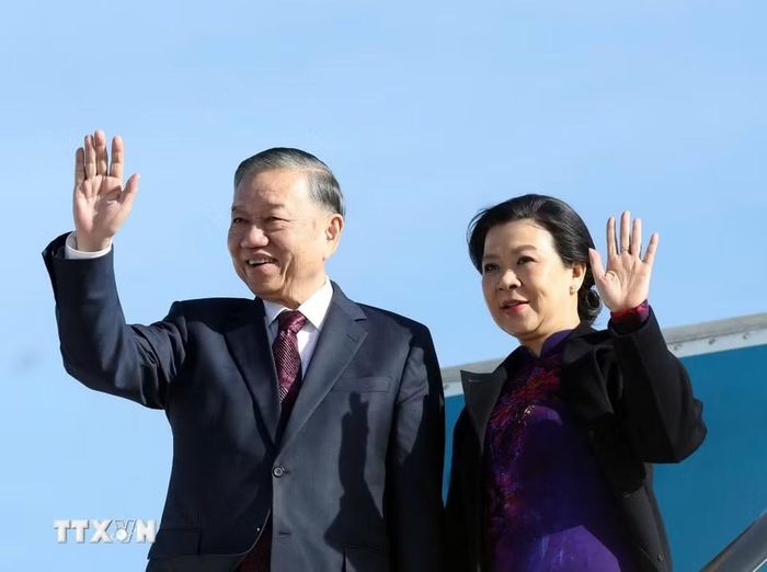 Tổng Bí thư, Chủ tịch nước Tô Lâm và Phu nhân rời thủ đô Brussels, kết thúc tốt đẹp chuyến thăm chính thức Liên minh châu Âu và Vương quốc Bỉ. (Ảnh: Thống Nhất/TTXVN)