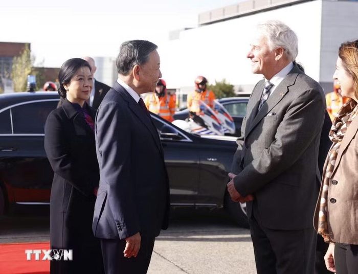 Tổng Bí thư, Chủ tịch nước Tô Lâm và Phu nhân rời Brussels, kết thúc tốt đẹp chuyến thăm chính thức EU và Vương quốc Bỉ. (Ảnh: Thống Nhất/TTXVN)