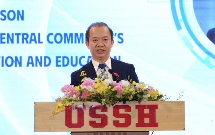 Phó giáo sư, Tiến sỹ Bùi Hoài Sơn – Phó Trưởng ban Tuyên giáo Trung ương chia sẻ tại sự kiện. (Ảnh: Vietnam+)
