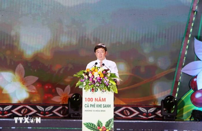 Chủ tịch Ủy ban Nhân dân tỉnh Quảng Trị Bùi Hoàng Phương phát biểu khai mạc. (Ảnh: Tường Vi/TTXVN)