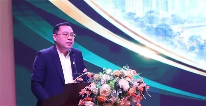 Chủ tịch Tập đoàn Supchaleun Anousack Keochaleun phát biểu tại Lễ ký kết, bày tỏ sự tin tưởng vào năng lực tổng thầu thi công của Tập đoàn Việt Nga. Ảnh: Xuân Tú/PV TTXVN tại Lào