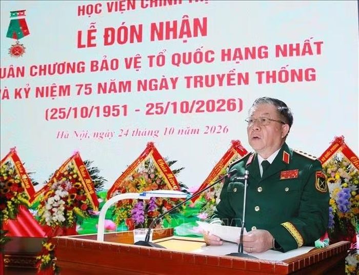 Đại tướng Nguyễn Trọng Nghĩa, Ủy viên Bộ Chính trị, Bí thư Trung ương Đảng, Chủ nhiệm Tổng cục Chính trị QĐND Việt Nam phát biểu chỉ đạo. Ảnh: Trọng Đức/TTXVN