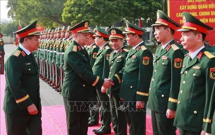 Đại tướng Nguyễn Trọng Nghĩa, Ủy viên Bộ Chính trị, Bí thư Trung ương Đảng, Chủ nhiệm Tổng cục Chính trị QĐND Việt Nam với cán bộ của học viện. Ảnh: Trọng Đức - TTXVN