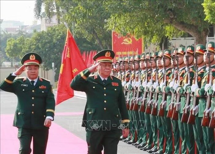 Đại tướng Nguyễn Trọng Nghĩa, Ủy viên Bộ Chính trị, Bí thư Trung ương Đảng, Chủ nhiệm Tổng cục Chính trị QĐND Việt Nam duyệt đội danh dự. Ảnh: Trọng Đức/TTXVN