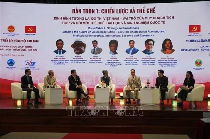 Các chuyên gia, nhà khoa học, quản lý tham luận, trao đổi tại Diễn đàn.