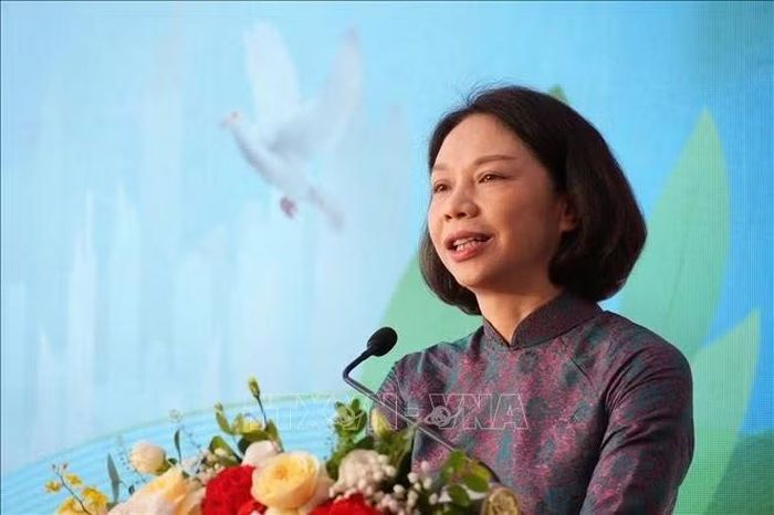 Phó Chủ tịch UBND thành phố Hà Nội Vũ Thu Hà ghi nhận những kết quả bước đầu từ mô hình hoạt động thiết chế văn hóa tổ dân phố tại phường Xuân Đỉnh.
