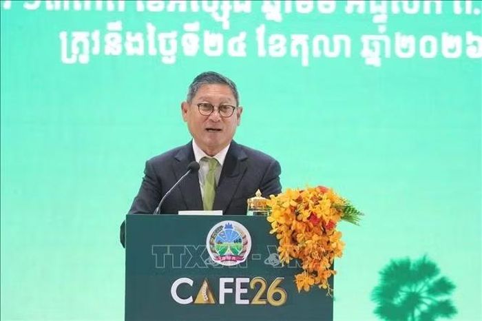 Phó Thủ tướng Sok Chenda Sophea phát biểu khai mạc sự kiện. Ảnh: Minh Hưng/PV TTXVN tại Campuchia