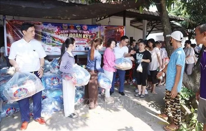 Những phần quà được trao tặng là những tình cảm chân thành và ấp áp của Cộng đồng người Việt Nam tại Lào dành cho Trung tâm Bảo trợ xã hội thủ đô Viêng Chăn.