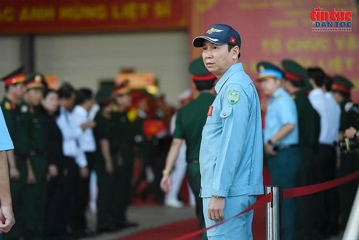 Đại tá Quản Trọng Hải, Phó Chính ủy Lữ đoàn Không quân 918, (Quân chủng Phòng không - Không quân).