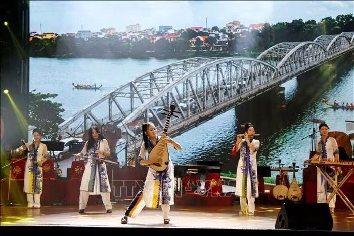 Biểu diễn hòa tấu nhạc cụ dân tộc chào mừng khai mạc Cuộc thi Độc tấu và Hòa tấu nhạc cụ dân tộc toàn quốc 2026.