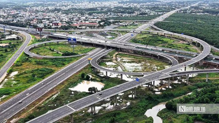 Cao tốc Biên Hòa – Vũng Tàu được đầu tư nhằm tăng cường kết nối giao thông giữa Đồng Nai với khu vực Bà Rịa – Vũng Tàu, tạo thuận lợi cho lưu thông hàng hóa và hành khách.
