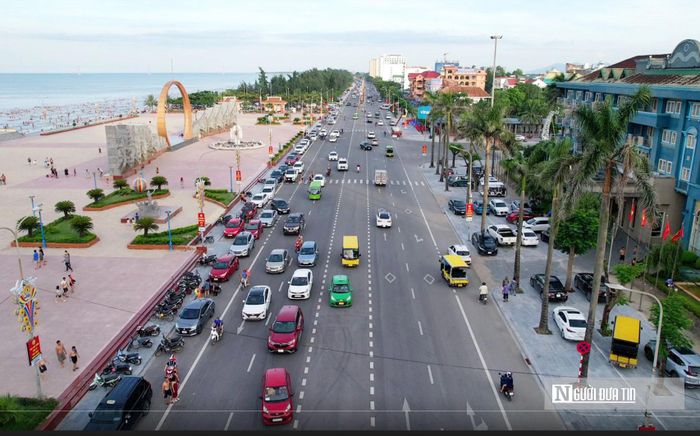 Trong ảnh một góc của khu đô thị biển Cửa Lò, cách điểm cuối dự án – xã Đông Lộc khoảng 5-7 km. Vị trí này giúp kết nối thông suốt vùng biển Nghệ An đến vùng núi ở miền tây xứ Nghệ. Tuyến đường Quốc lộ 7C nối  đường N5 được kỳ vọng giúp nâng cao năng lực vận tải hàng hóa, giao thông, thương mại, tạo cơ sở quan trọng trong việc thu hút đầu tư các dự án vào khu kinh tế Đông Nam tỉnh Nghệ An, góp phần thúc đẩy phát triển kinh tế xã hội vùng miền tây xứ Nghệ - nơi đời sống người dân còn khó khăn.