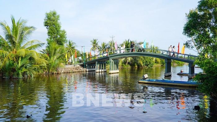 Cầu Phước An Minh được thiết kế rộng 3 mét, dài 33 mét, đạt tiêu chuẩn thiết kế cầu nông thôn mới. Ảnh: Văn Sĩ - TTXVN