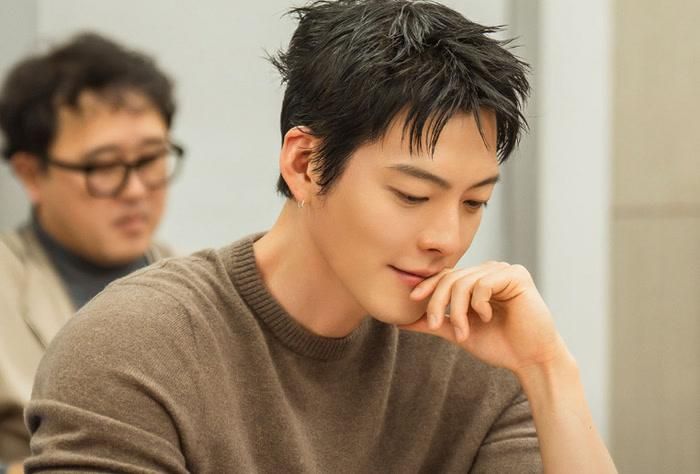 Kim Woo Bin trở lại màn ảnh nhỏ với vai huấn luyện viên bóng chày.