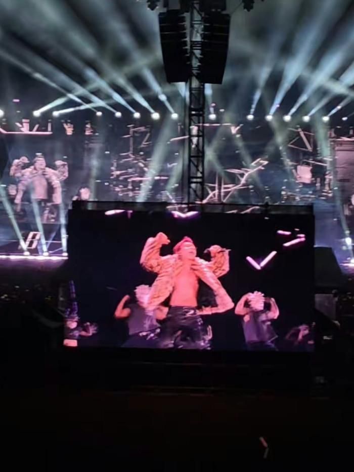 20h35: Daesung trình diễn solo, giọng hát nội lực khiến fan vỡ òa