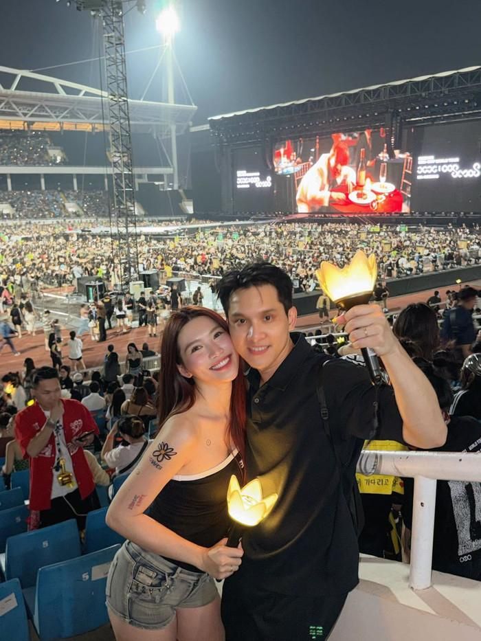 Chế Nguyễn Quỳnh Châu cùng chồng "quẩy" nhiệt tình ở concert của BIGBANG.
