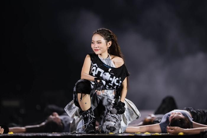 Khán giả cũng trông chờ Phương Mỹ Chi tổ chức những đêm nhạc hoành tráng ở sân vận động như BIGBANG.