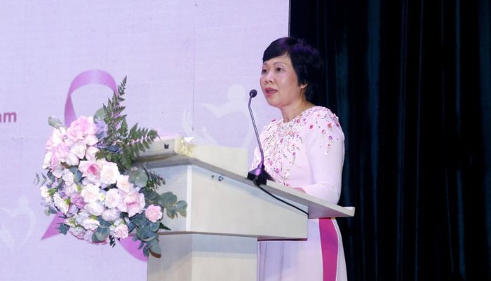Bà Nguyễn Hồng Nga, Giám đốc Ngành hàng Ung thư, Miễn dịch và Thần kinh, Công ty TNHH Novartis Việt Nam