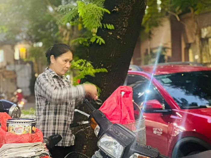 Số liệu thống kê cho thấy, khoảng 80 - 90% lực lượng thu gom phế liệu tự do (khối phi chính thức) hiện nay là phụ nữ nghèo và phụ nữ di cư.