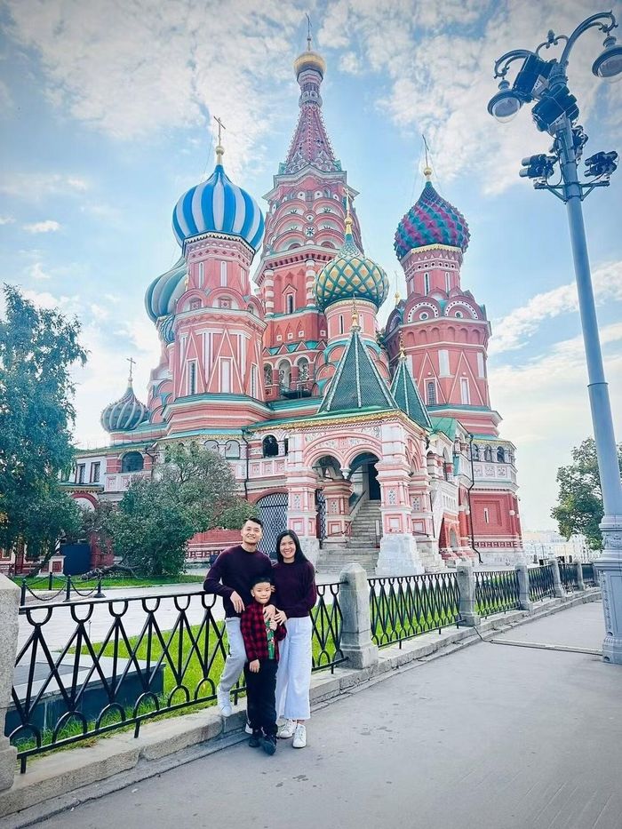 Quảng trường Đỏ – biểu tượng nổi tiếng của thủ đô Moscow, điểm dừng chân trong hành trình khám phá nước Nga của gia đình chị Võ Thùy Linh
