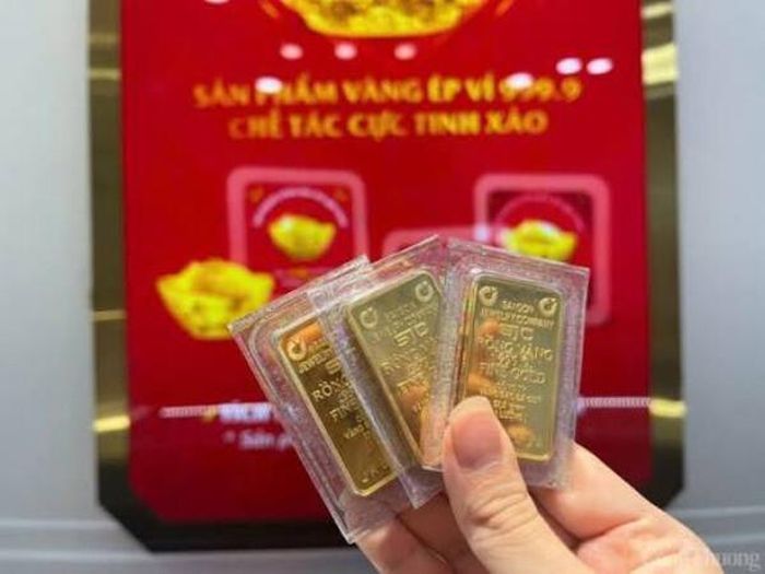 Vàng miếng SJC duy trì mốc 142 triệu đồng/lượng. (Ảnh minh hoạ)