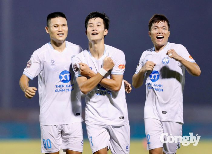 Nam Định trở lại cuộc đua vô địch sau hai chiến thắng liên tiếp tại V.League 2026/27. Ảnh: Đình Viên.