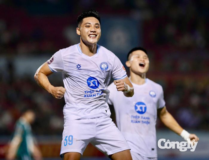Nam Định giành chiến thắng thuyết phục 4-0 trước Đồng Nai. Ảnh: Đình Viên.