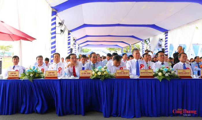 Dự hội nghị có ông Nguyễn Hồng Hải, Ủy viên Ban Thường vụ Tỉnh ủy, Phó Chủ tịch Thường trực UBND tỉnh Lâm Đồng; đại diện các sở, ngành, lãnh đạo 11 xã khu vực Tây Nam tỉnh cùng đông đảo doanh nghiệp, nhà đầu tư.