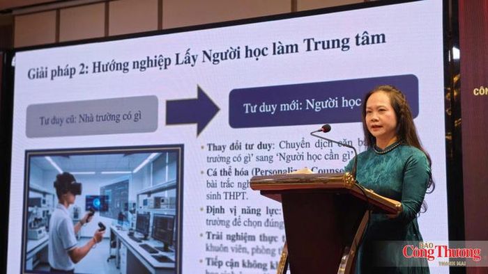 Hội nghị cũng dành thời gian để các đại biểu tham luận, trao đổi kinh nghiệm và đề xuất giải pháp thực hiện nhiệm vụ năm học mới.
