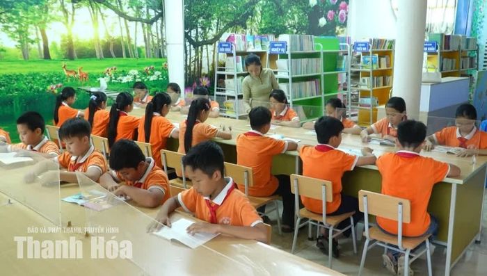 Thư viện thuộc Phân hiệu Đông Văn, Trường Tiểu học Đông Quang.