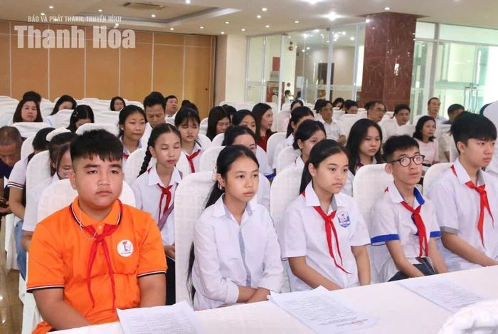 Các đại biểu là trẻ em dự hội nghị.