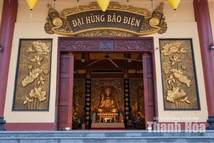 Đại Hùng Bảo Điện là một trong những công trình nổi bật của thiền viện, thể hiện vẻ trang nghiêm trong kiến trúc và không gian thờ tự Phật giáo.