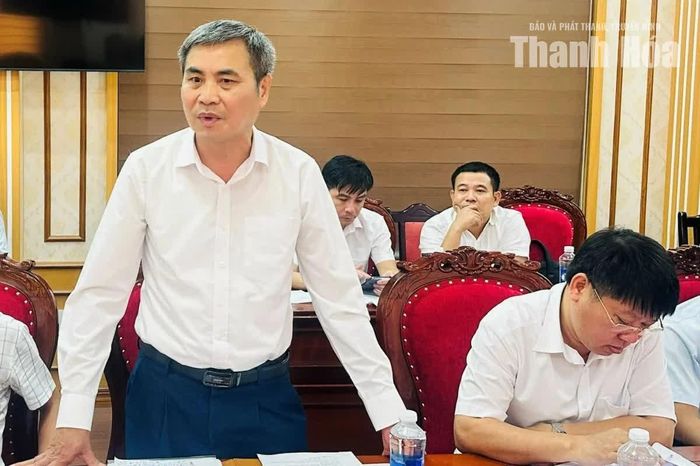 Đại diện lãnh đạo xã Tân Tiến phát biểu tại hội nghị.