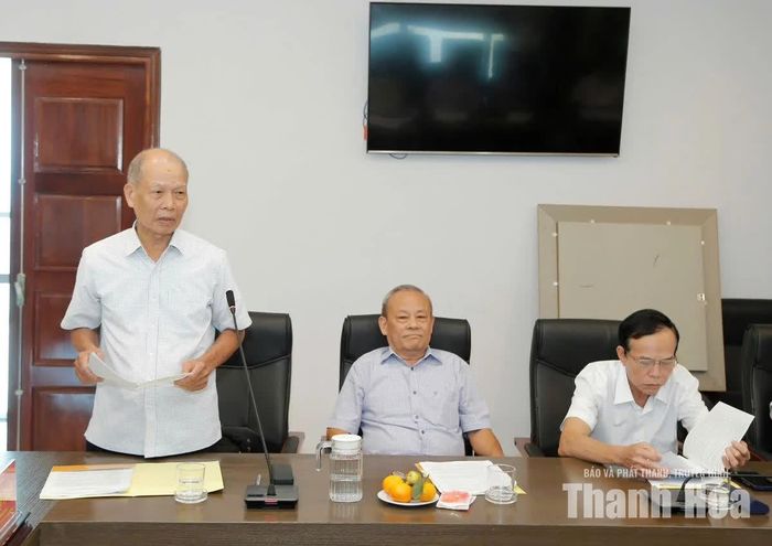 Thành viên Hội đồng tư vấn tỉnh Thanh Hóa trao đổi, chia sẻ kinh nghiệm trong tập hợp ý kiến, kiến nghị của Nhân dân.