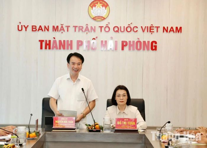 Phó Chủ tịch Thường trực Ủy ban MTTQ TP Hải Phòng Nguyễn Đức Tuấn chia sẻ kinh nghiệm hoạt động của MTTQ TP Hải Phòng.