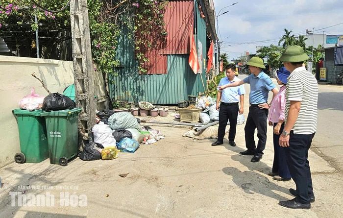Lãnh đạo Sở Nông nghiệp và Môi trường Thanh Hóa yêu cầu các địa phương triển khai các phương án xử lý dứt điểm tình trạng rác thải tồn đọng