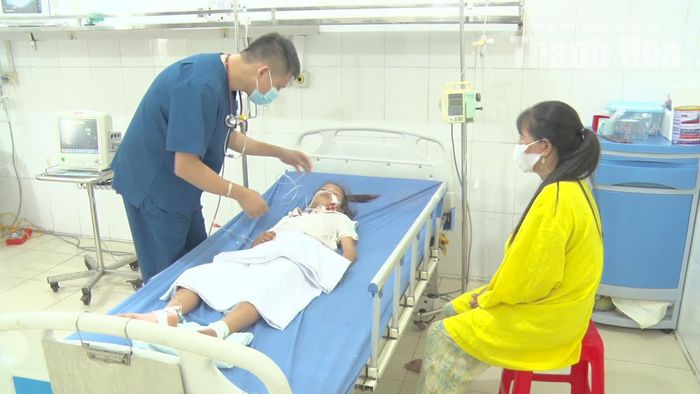 Bệnh nhi mắc viêm não Nhật Bản được theo dõi, điều trị tích cực tại Khoa Bệnh nhiệt đới, Bệnh viện Nhi Thanh Hóa.