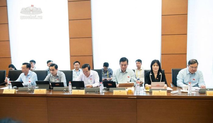 Các đại biểu tham dự phiên thảo luận tại Tổ 3. Ảnh: Quochoi.vn