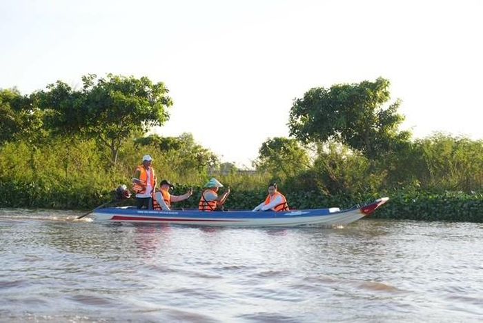 Trải nghiệm trên sông Đầm. Ảnh: TTXTDL Đà Nẵng