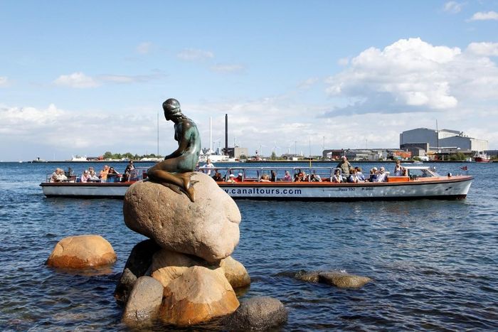 “The Little Mermaid” là hình ảnh Copenhagen gửi ra thế giới. Ảnh: Erasmusu