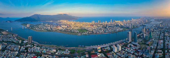 Đà Nẵng có không gian đô thị, sông, biển, đảo và núi giàu tiềm năng. Ảnh: KIM LIÊN